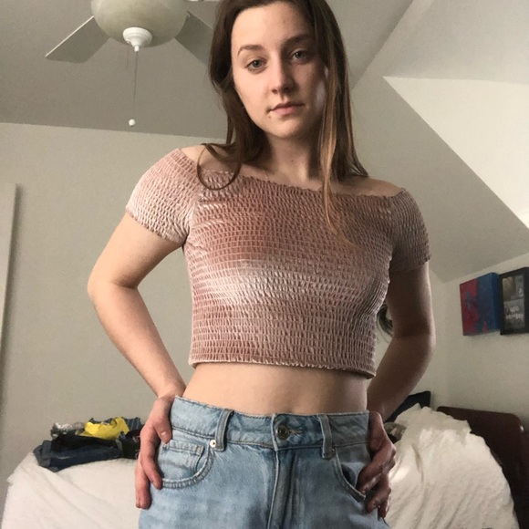 Super cute off the shoulder top - Picture 1 of 4